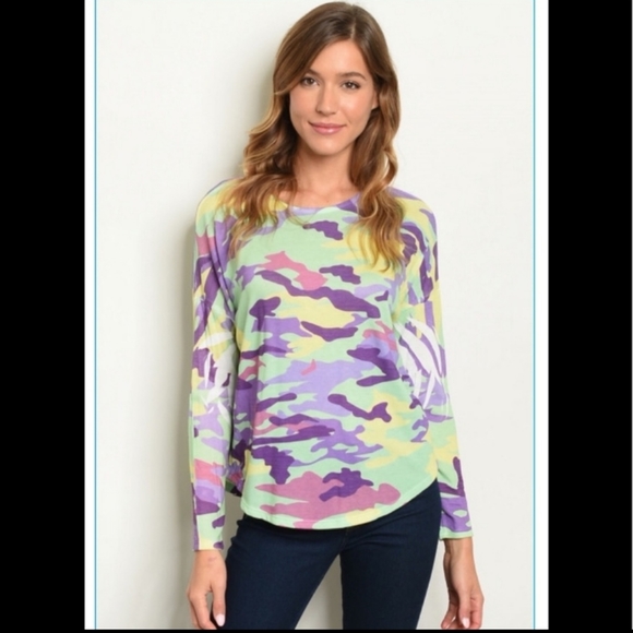 SOLD Cute Camo Top - Picture 2 of 2